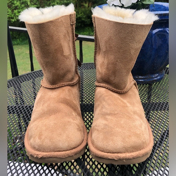 Ugg Boots , Tan Suede With Brown Bows At Back, Shearling Lined. Size 3 - Picture 7 of 10